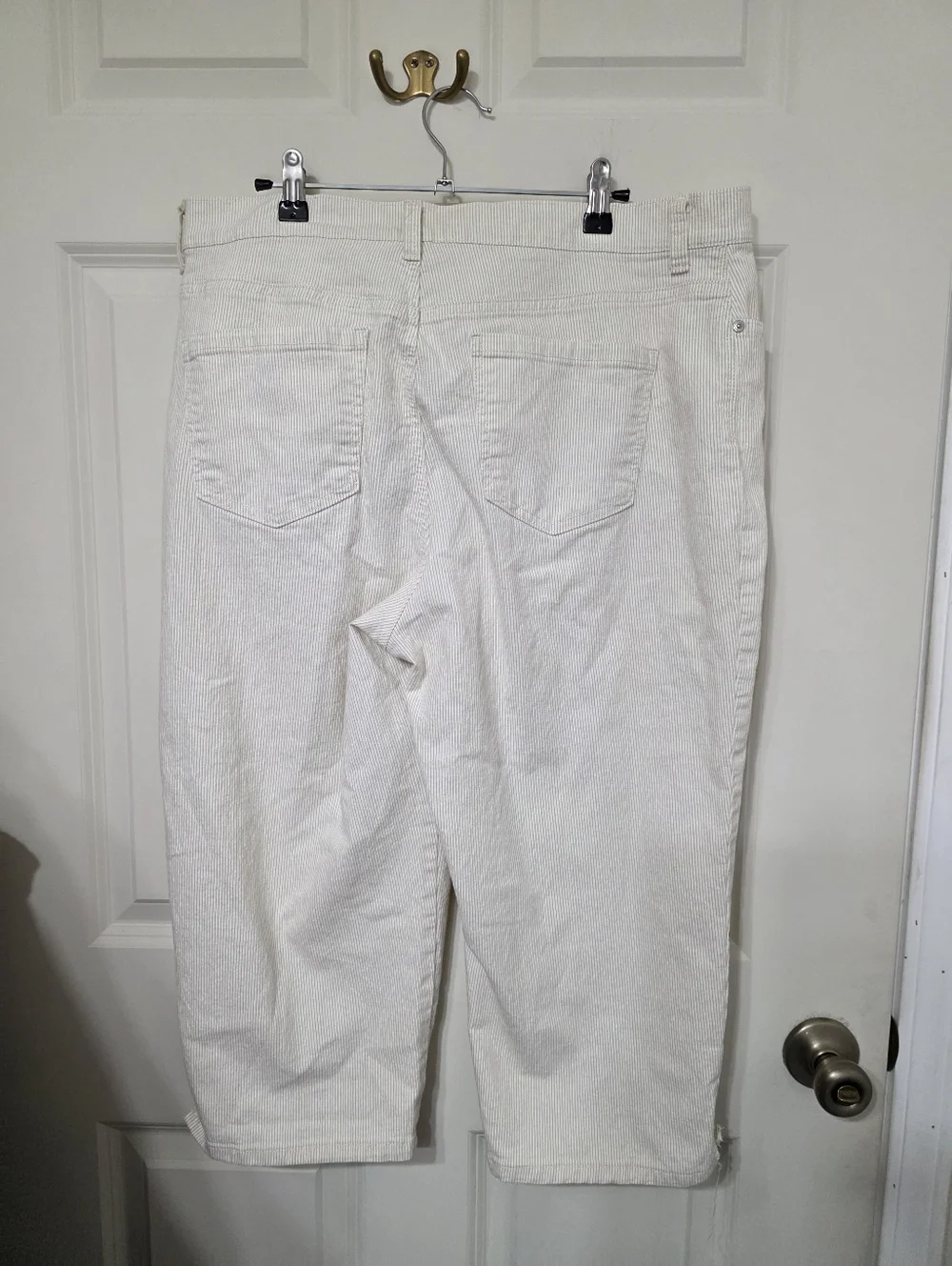 Gloria Vanderbilt Cream Pinstripe Denim Jeans - Picture 5 of 6